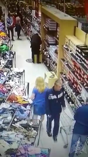 В Подмосковье сотрудники Росгвардии задержали мужчину, укравшего мясную продукцию для погашения долга