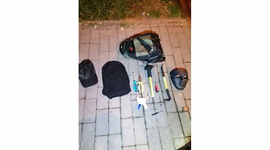 В Подмосковье сотрудники Росгвардии задержали мужчину, пытавшегося вскрыть банкомат