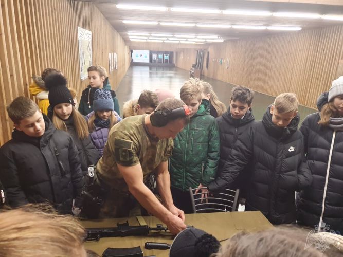 Бойцы ОМОН «Русич» провели «Урок мужества» для учеников Подольской школы №29