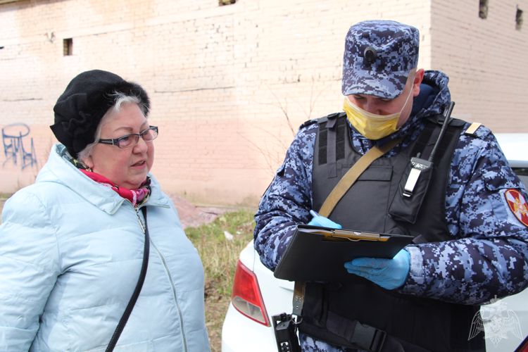 В Мытищах сотрудники Росгвардии продолжают призывать граждан оставаться дома