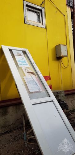 В Подмосковье сотрудники Росгвардии задержали мужчин, которые разбили стекло и залезли в магазин