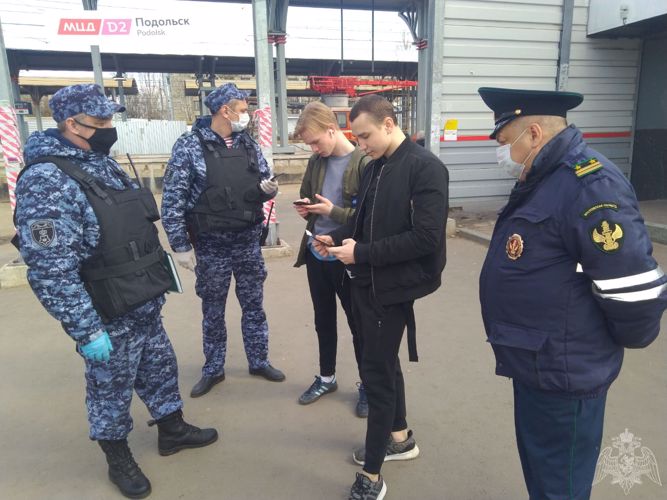 В Подмосковье сотрудники Росгвардии совместно с Министерством транспорта Московской области проводят профилактическую работу на транспортных узлах