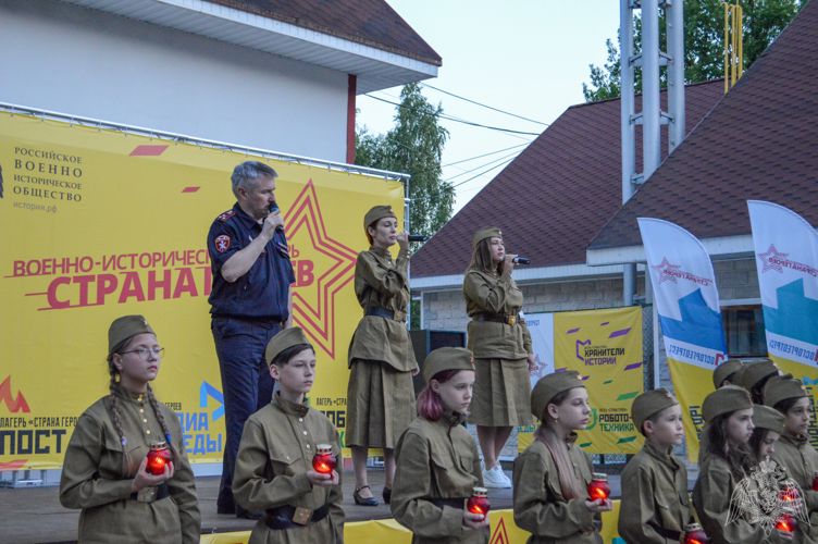 В Подмосковье сотрудники Росгвардии приняли участие в мероприятии, посвященном Дню памяти и скорби