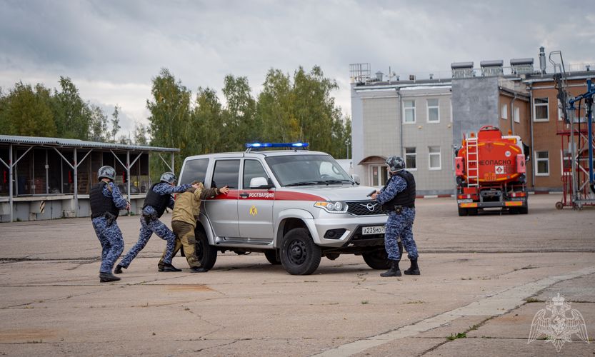 Сотрудники Росгвардии приняли участие в совместном учении в столичном аэропорту Домодедово