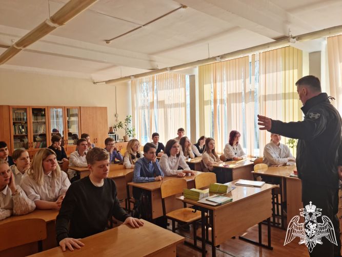 В Подмосковье сотрудники ОМОН «Русич» провели урок антитеррористической защищенности