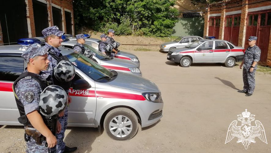 Сотрудник Росгвардии из Подмосковья рассказал журналистам о своем увлечении пчеловодством