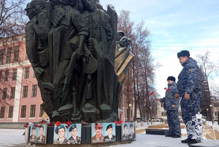В День неизвестного солдата сотрудники Росгвардии Подмосковья приняли участие в памятных мероприятиях