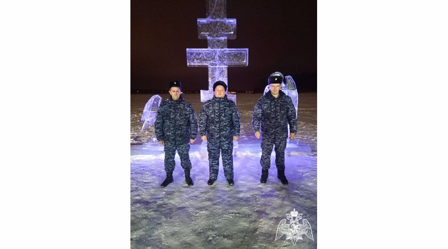 В Подмосковье сотрудники Росгвардии обеспечили безопасность граждан во время крещенских купаний
