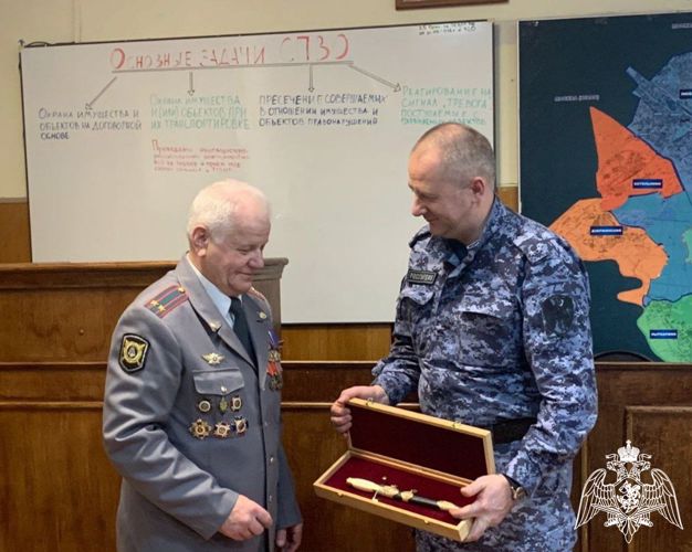 В Подмосковье росгвардейцы поздравили ветерана ведомства с 70-летним юбилеем