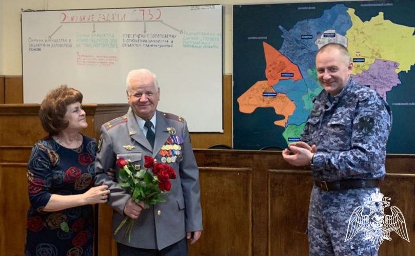 В Подмосковье росгвардейцы поздравили ветерана ведомства с 70-летним юбилеем