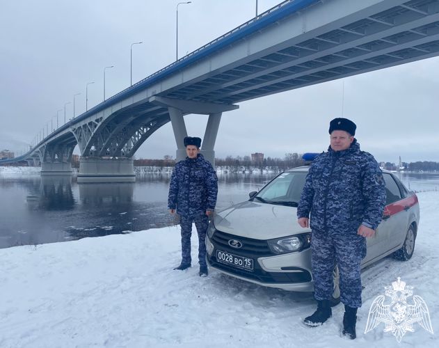 Сотрудники Росгвардии в Подмосковье спасли ребенка, упавшего с моста в реку