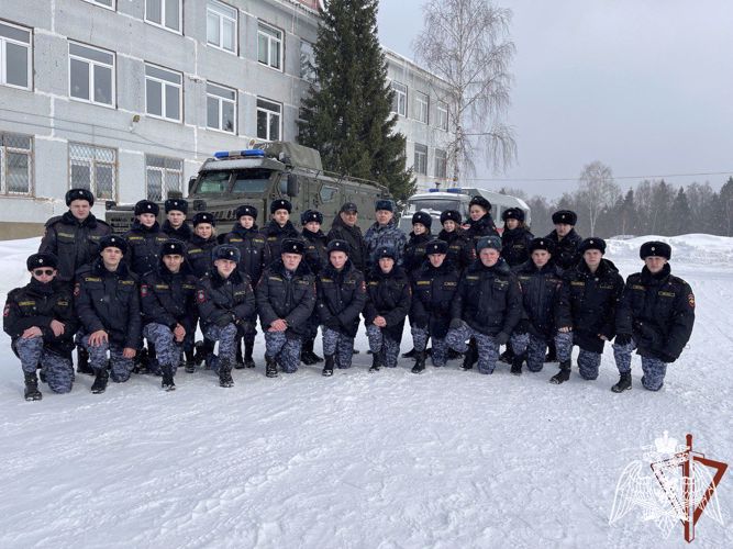 Сотрудники ОМОН провели экскурсию для курсантов «Гвардейской смены» в Подмосковье
