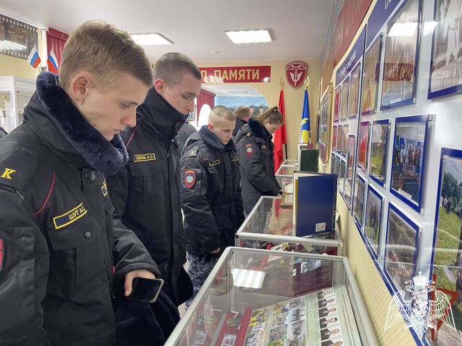 Сотрудники ОМОН провели экскурсию для курсантов «Гвардейской смены» в Подмосковье