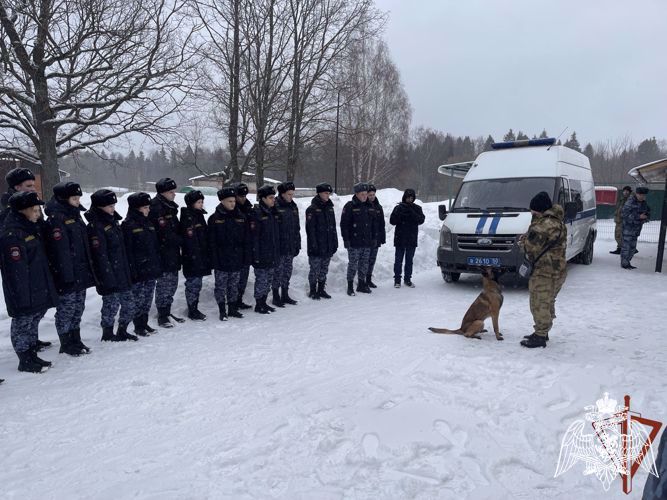 Сотрудники ОМОН провели экскурсию для курсантов «Гвардейской смены» в Подмосковье