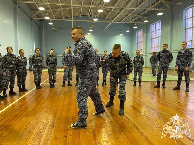 В Подмосковье курсанты патриотического движения «Гвардейская смена» побывали в расположении Главного управления Росгвардии по Московской области