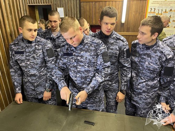 В Подмосковье курсанты патриотического движения «Гвардейская смена» побывали в расположении Главного управления Росгвардии по Московской области