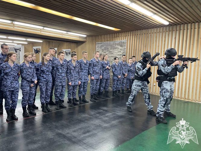 В Подмосковье сотрудники ОМОН «Русич» провели экскурсию для курсантов «Гвардейской смены»