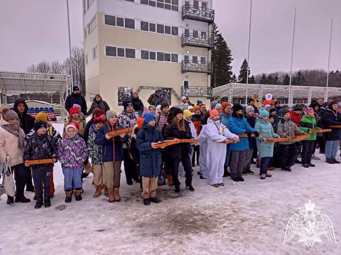 Сотрудники ОМОН провели традиционную ежегодную «Зарницу» для школьников в Подмосковье
