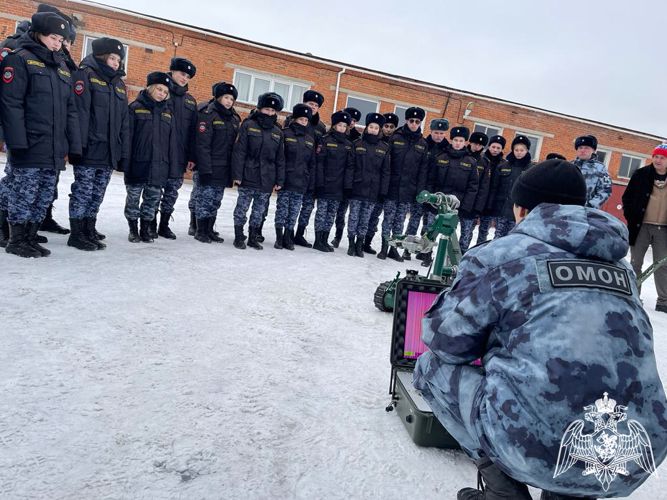 В Подмосковье сотрудники ОМОН «Русич» провели экскурсию для курсантов «Гвардейской смены»