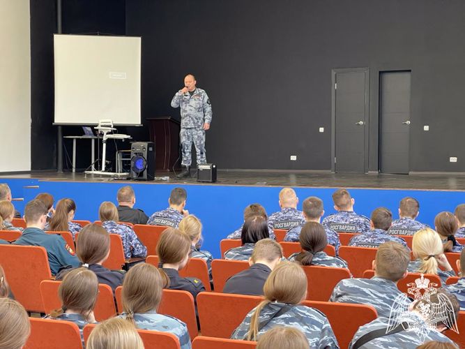 Заместитель командира ОМОН «Русич» рассказал курсантам «Гвардейской смены» о своем боевом опыте в Афганистане