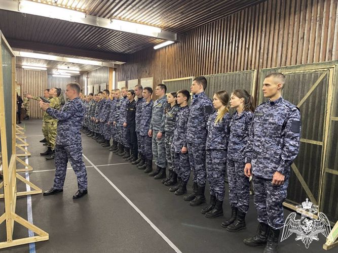 В Подмосковье курсанты патриотического движения «Гвардейская смена» побывали в расположении Главного управления Росгвардии по Московской области