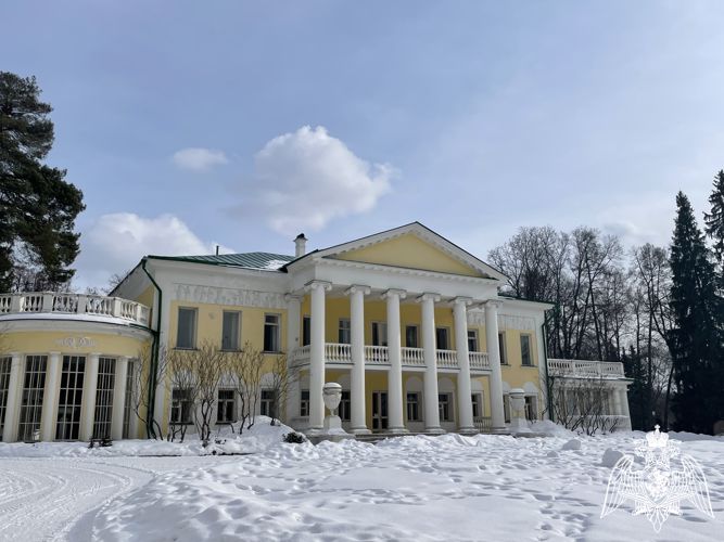 Росгвардейцы обеспечивают охрану Государственного исторического музея-заповедника «Горки Ленинские» в Подмосковье