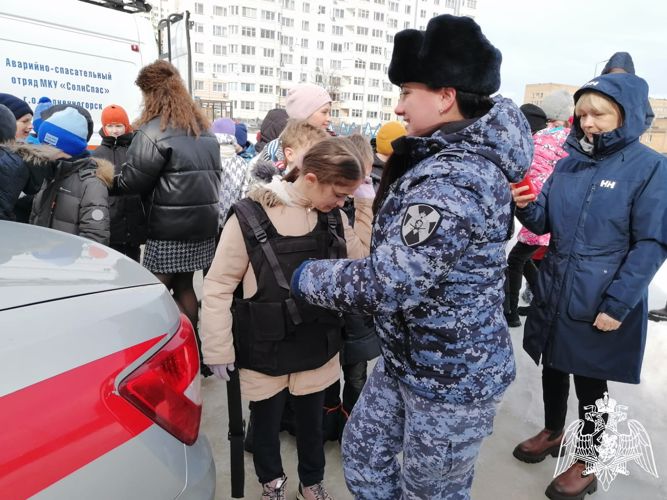 В Подмосковье росгвардейцы приняли участие в учебной пожарно-спасательной эвакуации