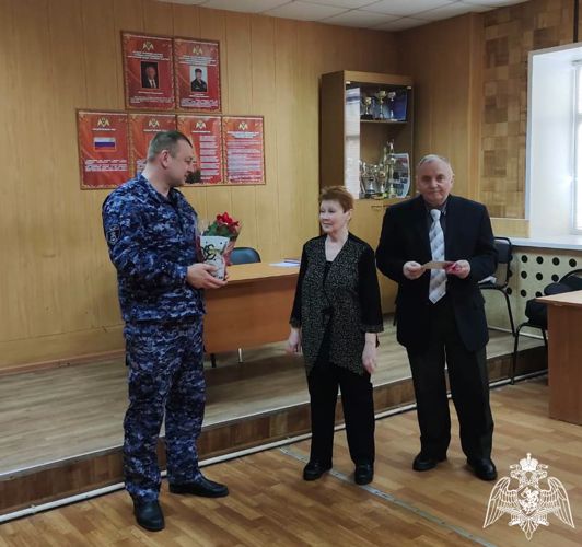 В Подмосковье росгвардейцы поздравили ветерана ведомства с 70-летним юбилеем