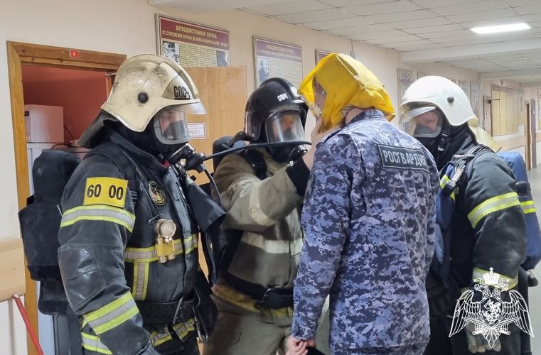 Совместная тренировка Росгвардии и МЧС прошла в Подмосковье