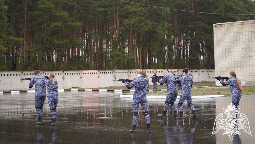 Сотрудники СОБР «Булат» провели патриотический урок для курсантов «Гвардейской смены» в Подмосковье 