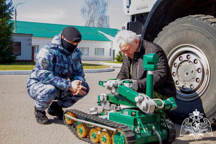 Ветераны ОМОН "Русич" подмосковного главка Росгвардии посетили спецподразделение