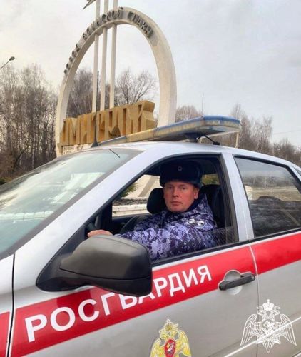 Сотрудник Росгвардии из Дубны занимается резьбой по дереву и реконструкцией
