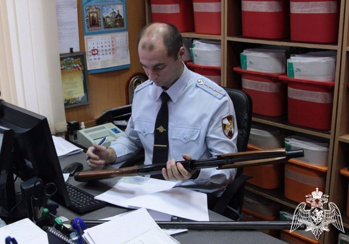 О правилах хранения и ношения оружия во время сезона охоты напомнили сотрудники Росгвардии в Подмосковье 