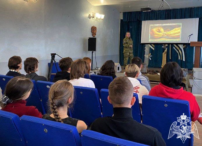 Сотрудница Росгвардии из Подмосковья провела патриотический урок для учащихся Ногинского колледжа