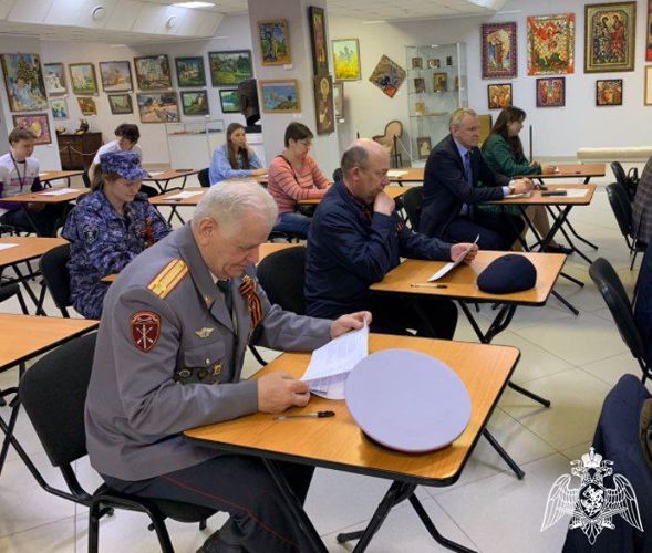 Росгвардейцы подмосковного главка Росгвардии написали «Диктант Победы»