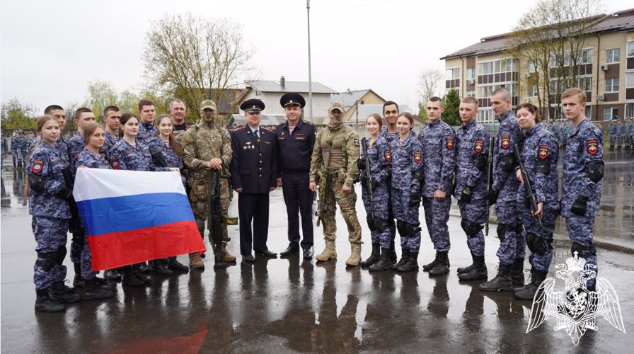 Сотрудники СОБР «Булат» провели патриотический урок для курсантов «Гвардейской смены» в Подмосковье 