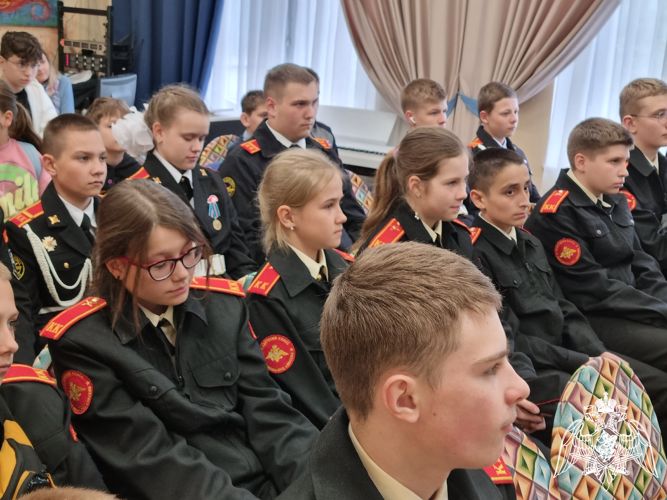 Сотрудники СОБР «Булат» рассказали кадетам о службе в спецподразделении Росгвардии (Видео)