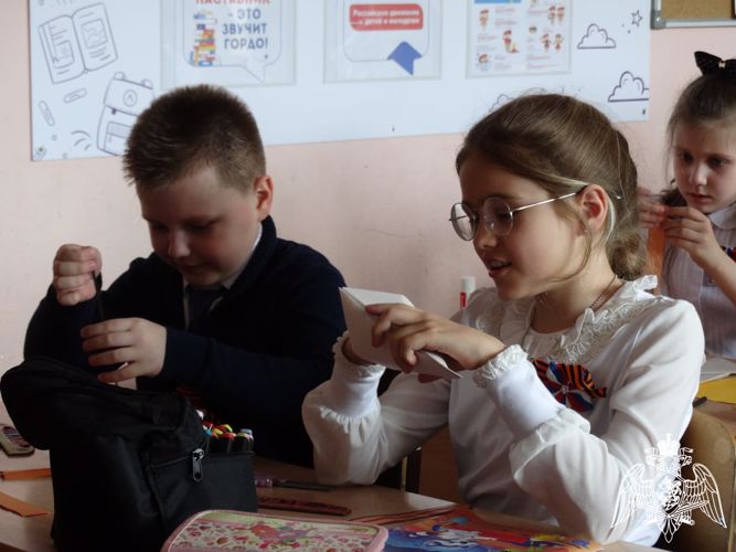 В акции "Солдатский треугольник" приняли участие ученики подшефной школы Росгвардии Московской области 