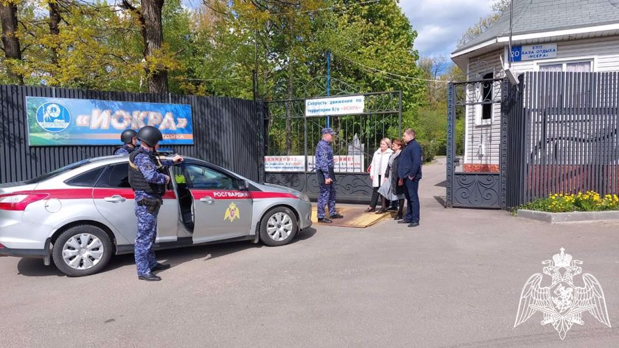 Сотрудники Росгвардии проверили готовность детских оздоровительных лагерей к работе в Подмосковье