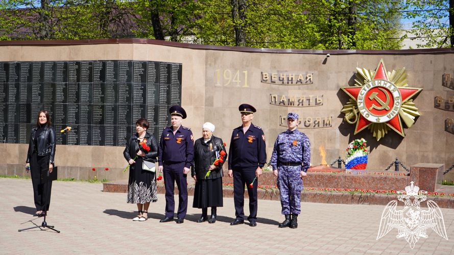 К патриотической акции «Поклонимся» присоединились сотрудники Росгвардии в Можайске (Видео)