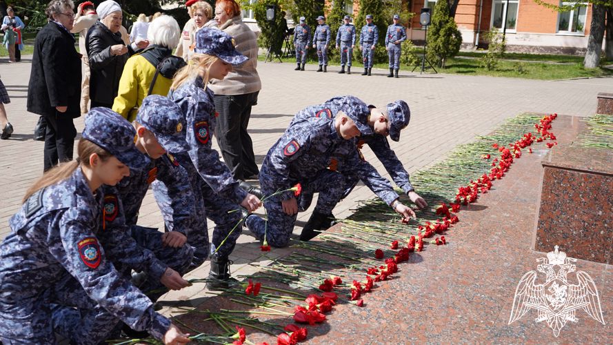 К патриотической акции «Поклонимся» присоединились сотрудники Росгвардии в Можайске (Видео)