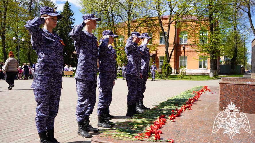 К патриотической акции «Поклонимся» присоединились сотрудники Росгвардии в Можайске (Видео)