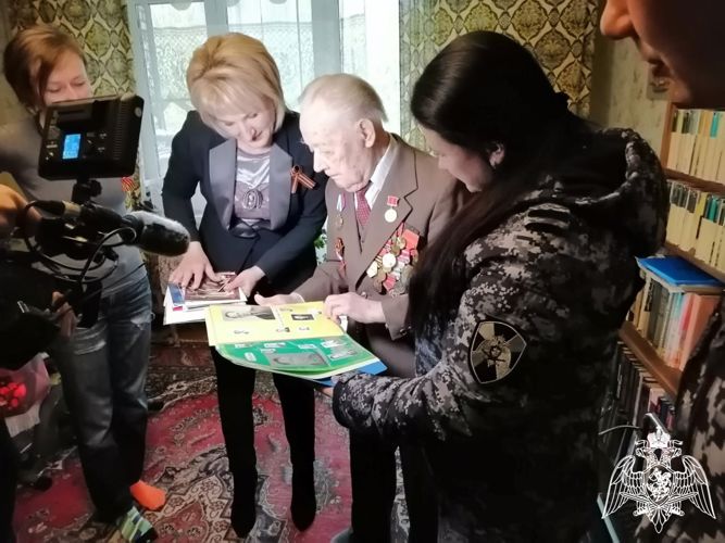 Росгвардейцы Подмосковья поздравили ветеранов Великой Отечественной войны с Днем Великой Победы
