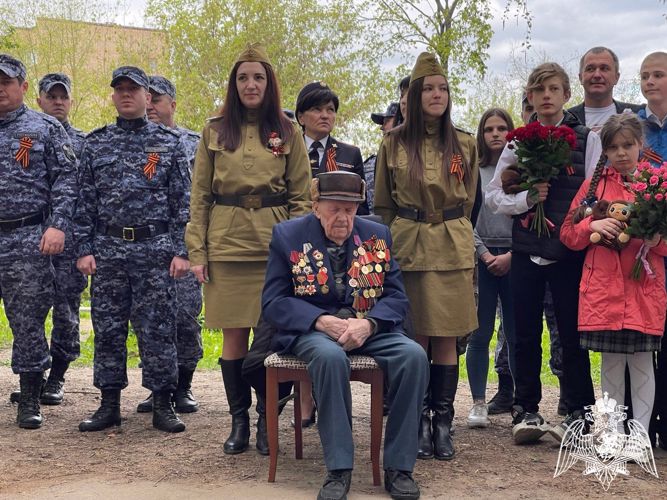 «Парад у дома ветерана» провели росгвардейцы Подмосковья (Видео)