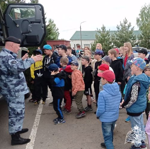 Школьники Подольска посетили спецподразделение ОМОН «Русич»