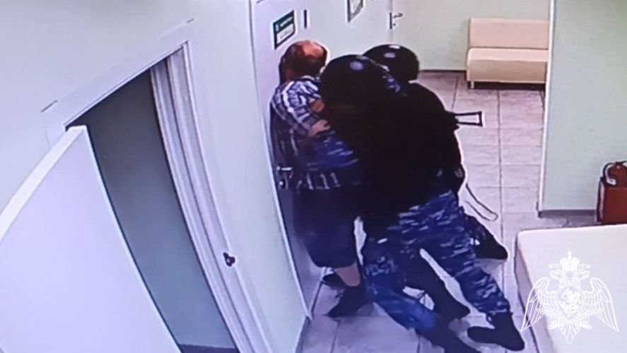Росгвардейцы задержали мужчину, подозреваемого в нападении на работницу медучреждения в Подмосковье (Видео)
