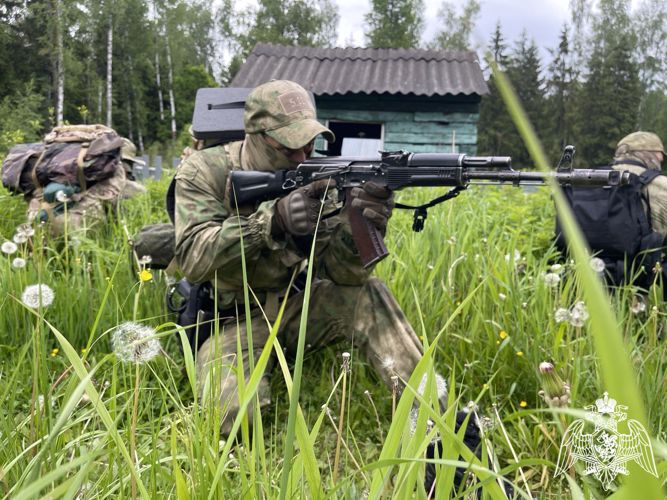 Сотрудники подмосковного СОБР «Булат» Росгвардии провели тренировки в полевых условиях