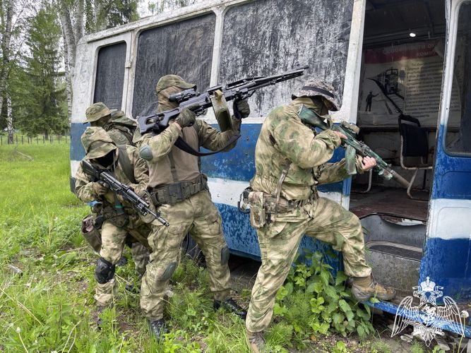 Сотрудники подмосковного СОБР «Булат» Росгвардии провели тренировки в полевых условиях