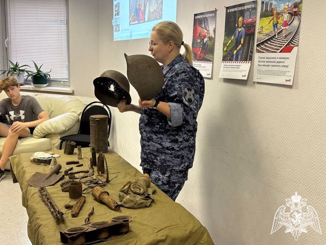 Сотрудница Росгвардии провела патриотический урок для воспитанников подмосковного летнего лагеря