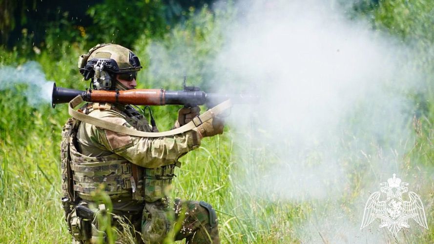 Занятия в полевых условиях провели спецподразделения Росгвардии в Подмосковье